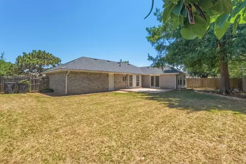 Exterior - 817 N Platt Cir, Moore, OK 73170 photo 3 of 7