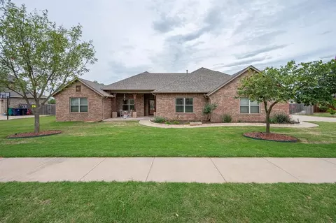 2825 Siena Cir, Yukon, OK 73099