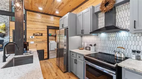 Kitchen - 136 Gnarly Maple Trl, Broken Bow, OK 74728 photo 4 of 4