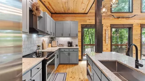 Kitchen - 136 Gnarly Maple Trl, Broken Bow, OK 74728 photo 3 of 4