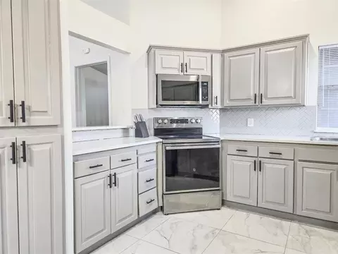 Kitchen - 519 Stoneridge Dr, Moore, OK 73160 photo 4 of 4