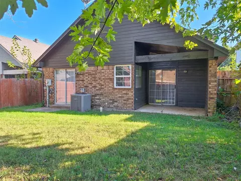 Exterior - 519 Stoneridge Dr, Moore, OK 73160 photo 4 of 6