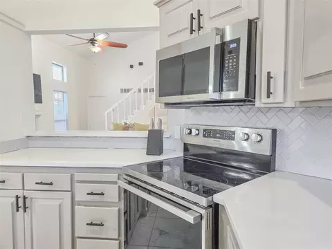 Kitchen - 519 Stoneridge Dr, Moore, OK 73160 photo 3 of 4