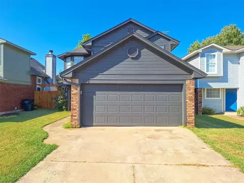 Exterior - 519 Stoneridge Dr, Moore, OK 73160 photo 2 of 6