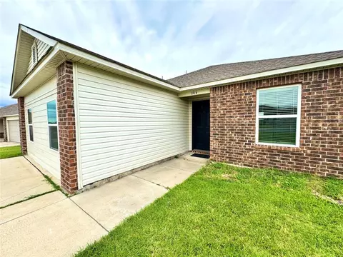 1914 Oak Tree Ct, Shawnee, OK 74804