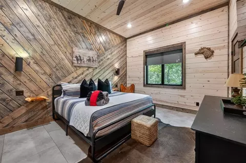 Bedroom - 816 S Eagle Mountain Trl, Broken Bow, OK 74728 photo 1 of 6