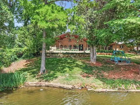 9605 Silver Lake Dr, Oklahoma City, OK 73162