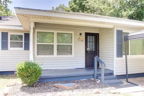 3118 NW Kinyon Ave, Lawton, OK 73505