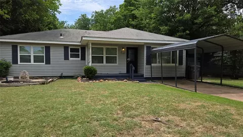 3118 NW Kinyon Ave, Lawton, OK 73505
