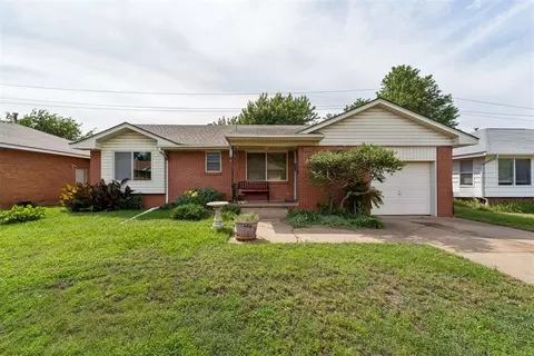 2109 Henderson Dr, Edmond, OK 73013