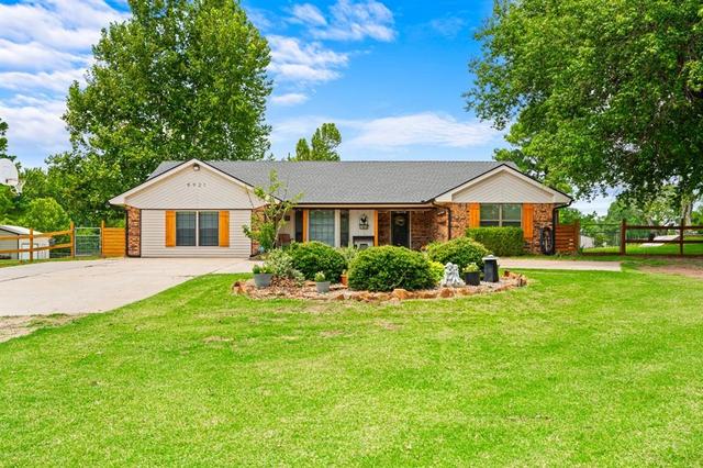 8921 Bobwhite Rd, Yukon, OK 73099