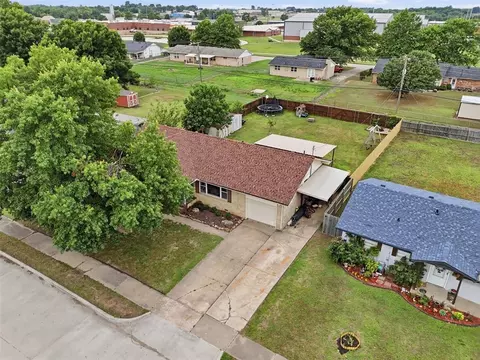 View/Area - 1209 Meadowbrook Ln, Prague, OK 74864 photo 1 of 8