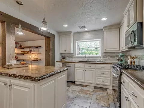 3805 Putnam Heights Blvd, Oklahoma City, OK 73118