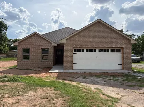 411 N Broadway St, Hobart, OK 73651