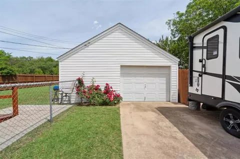 Exterior - 111 E Hughbert St, Norman, OK 73069 photo 2 of 10