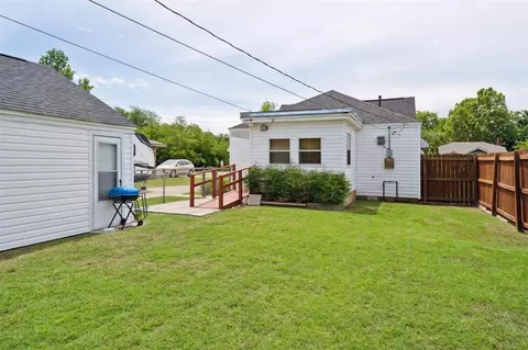 Exterior - 111 E Hughbert St, Norman, OK 73069 photo 8 of 10