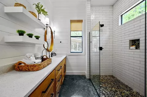 Bath - 152 Weeping Willow Trl, Broken Bow, OK 74728 photo 3 of 6