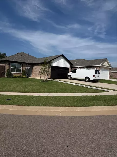 11428 SW 12th St, Yukon, OK 73099