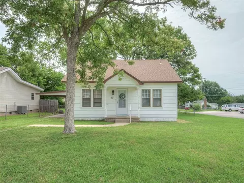 117 S 5th St, Noble, OK 73068