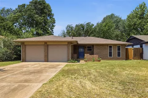 405 Meadow Lake Dr, Edmond, OK 73003