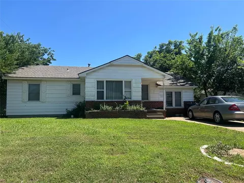 1012 N Locust Ln, Midwest City, OK 73110