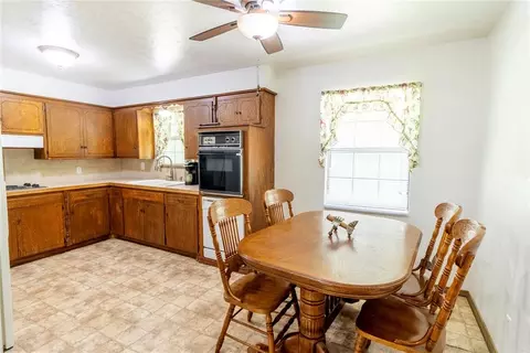 Kitchen - 342302 E 1070 Rd, Meeker, OK 74855 photo 2 of 2
