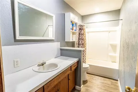 Bath - 342302 E 1070 Rd, Meeker, OK 74855 photo 1 of 2