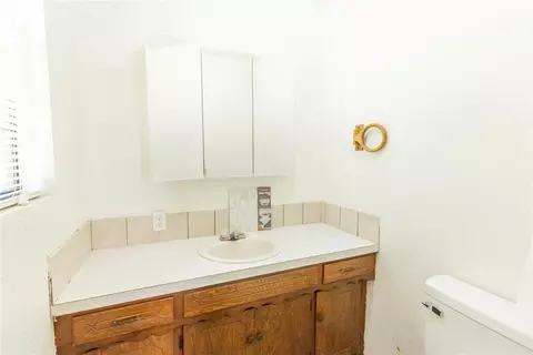 Bath - 342302 E 1070 Rd, Meeker, OK 74855 photo 2 of 2