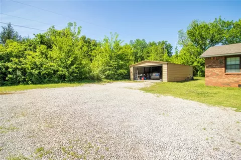Exterior - 342302 E 1070 Rd, Meeker, OK 74855 photo 3 of 12
