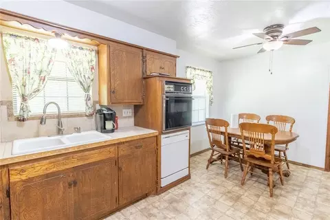 Kitchen - 342302 E 1070 Rd, Meeker, OK 74855 photo 1 of 2