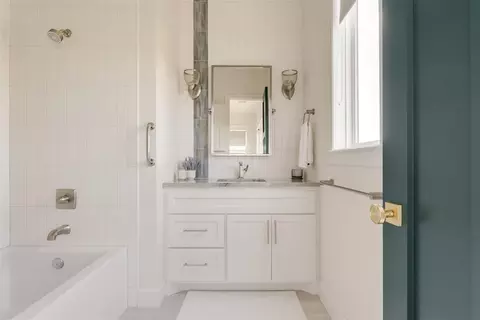 Bath - 29761 Memory Ln, Norman, OK 73072 photo 5 of 6