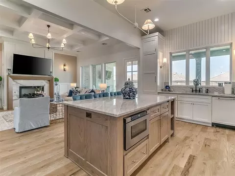 10713 NW 26th St, Yukon, OK 73099