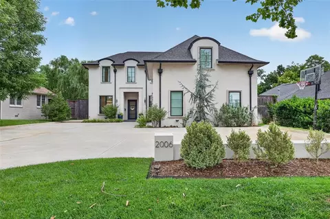 2006 Huntington Ave, Nichols Hills, OK 73116
