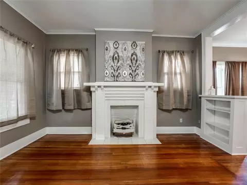 Living - 320 E Washington Ave, Guthrie, OK 73044 photo 3 of 9