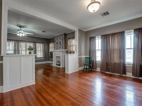 Living - 320 E Washington Ave, Guthrie, OK 73044 photo 7 of 9