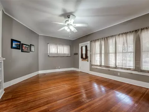 Living - 320 E Washington Ave, Guthrie, OK 73044 photo 5 of 9
