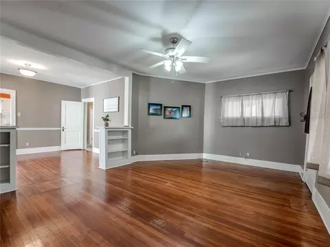 Living - 320 E Washington Ave, Guthrie, OK 73044 photo 4 of 9