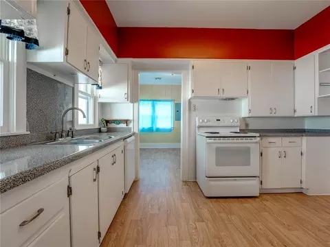 Kitchen - 320 E Washington Ave, Guthrie, OK 73044 photo 1 of 7