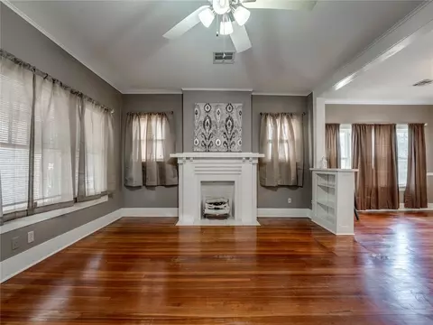 Living - 320 E Washington Ave, Guthrie, OK 73044 photo 2 of 9