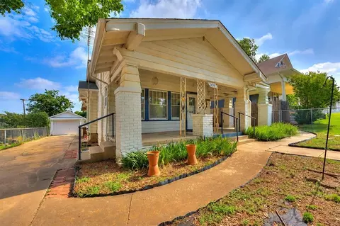 Exterior - 320 E Washington Ave, Guthrie, OK 73044 photo 5 of 7
