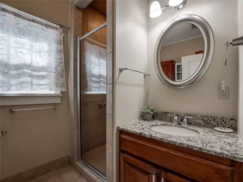 Bath - 320 E Washington Ave, Guthrie, OK 73044 photo 1 of 2