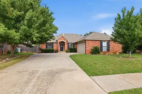 2146 Thomas Trl, Edmond, OK 73003