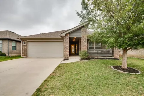 216 Evermore Ln, Yukon, OK 73099