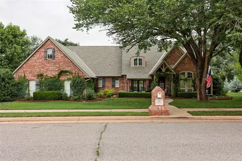201 Hollowdale Cir, Edmond, OK 73003