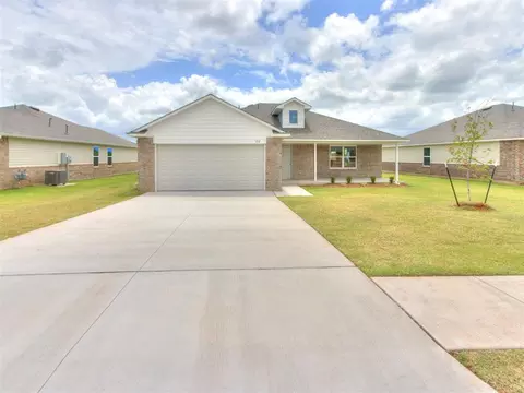 1212 E Stallion Ln, Mustang, OK 73064