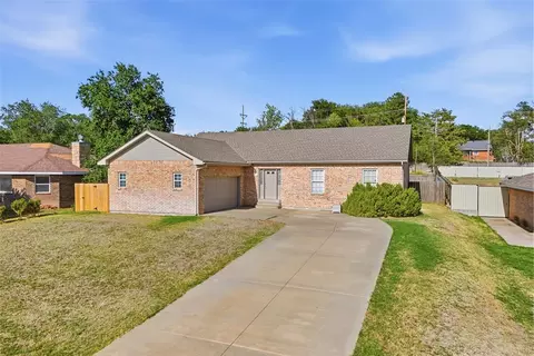 109 N Sunset Ln, Guymon, OK 73942