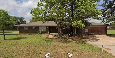 2221 E Davis Rd, Weatherford, OK 73096