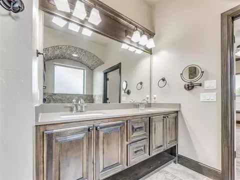 Bath - 4232 Hackney Wick Rd, Norman, OK 73072 photo 3 of 11