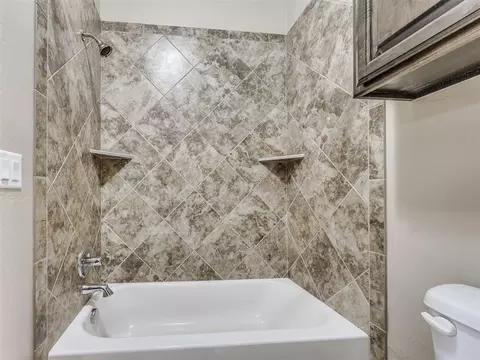 Bath - 4232 Hackney Wick Rd, Norman, OK 73072 photo 9 of 11