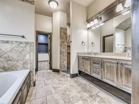 Bath - 4232 Hackney Wick Rd, Norman, OK 73072 photo 2 of 11